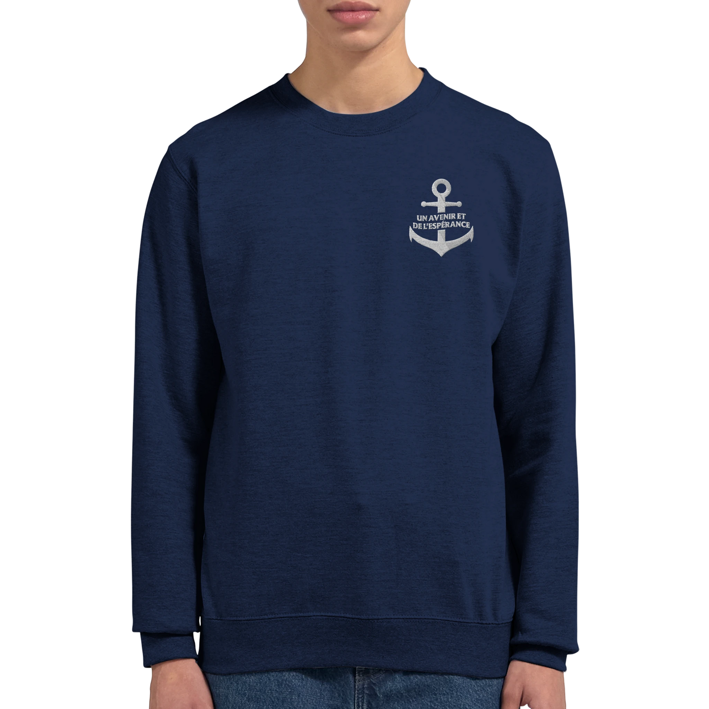 Sweat-shirt chrétien homme brodé « Jérémie 29:11 » bleu marine porté