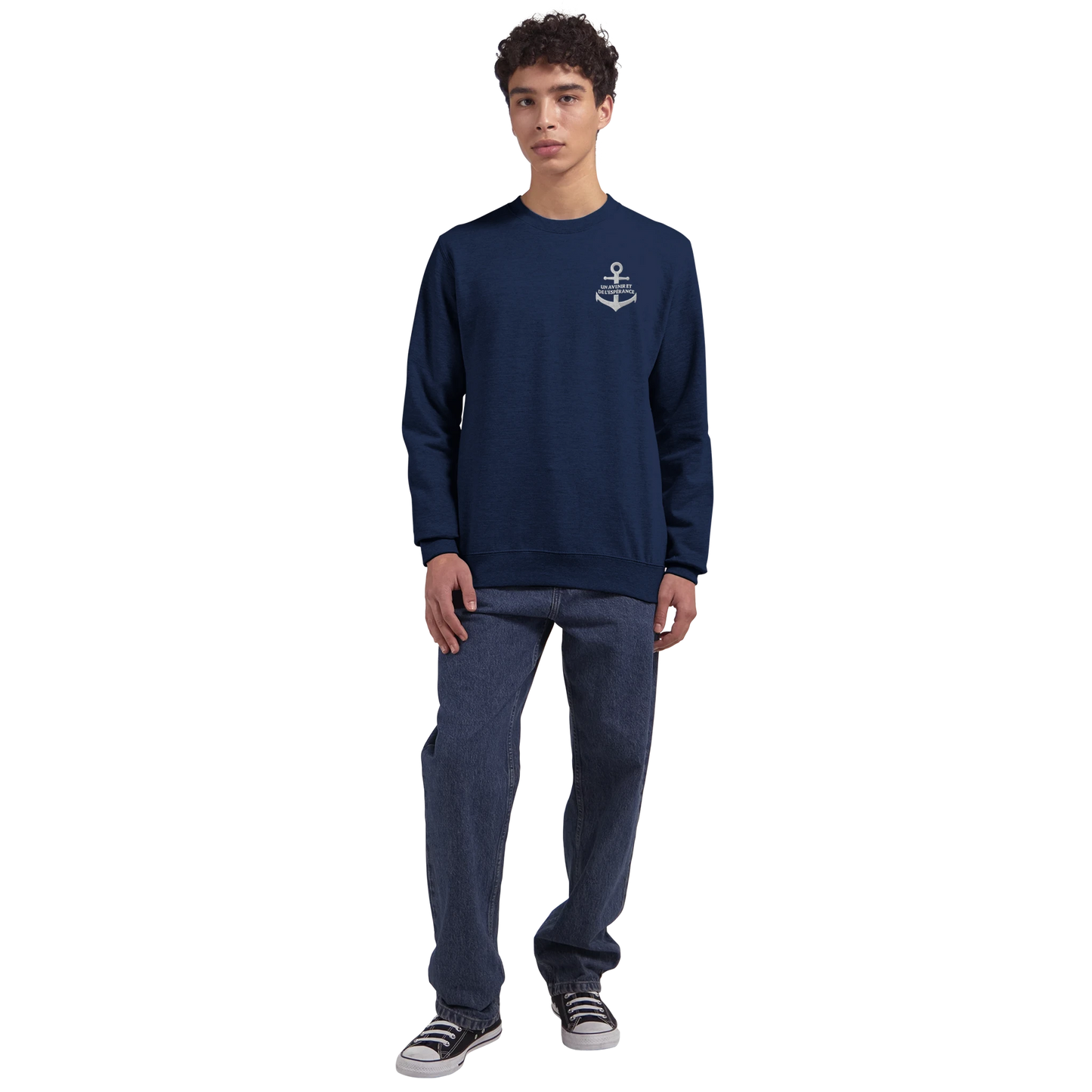 Sweat-shirt chrétien homme brodé « Jérémie 29:11 » bleu marine porté