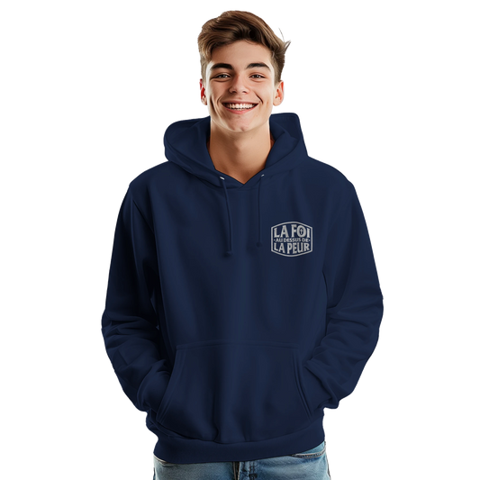 Sweat à capuche chrétien homme brodé « 2 Timothée 1:7 » bleu marine face