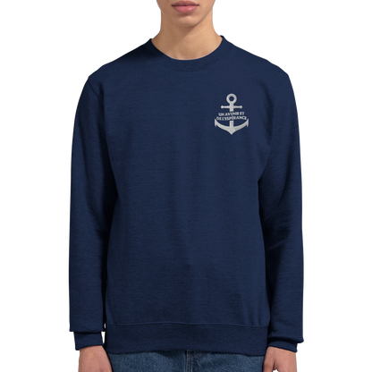 Sweat-shirt chrétien homme brodé « Jérémie 29:11 » bleu marine porté